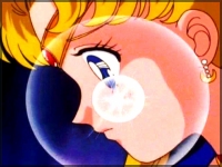 Sailormoon cries for Tuxedo Kamen, the ginzuishou appears